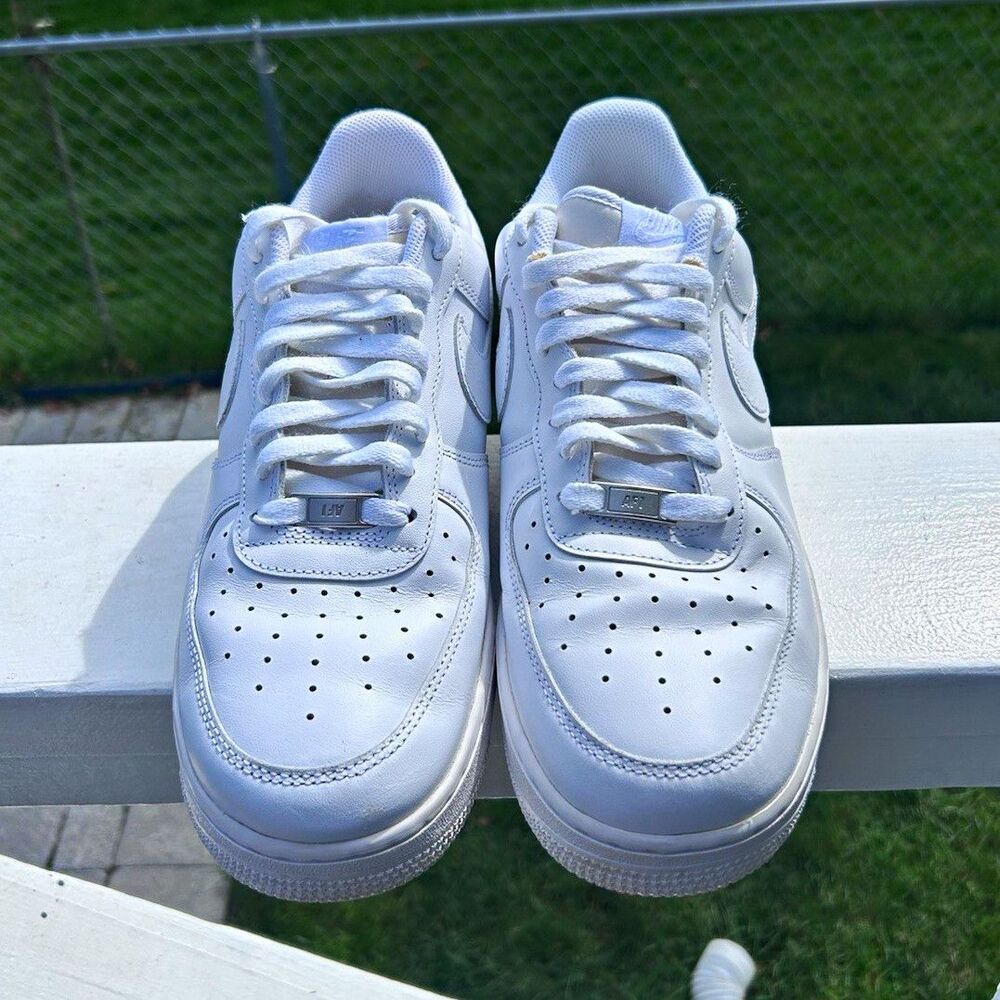 Nike Air Force 1 ’07 Triple White Men’s Size 11 CW2288-111 Leather Sneakers